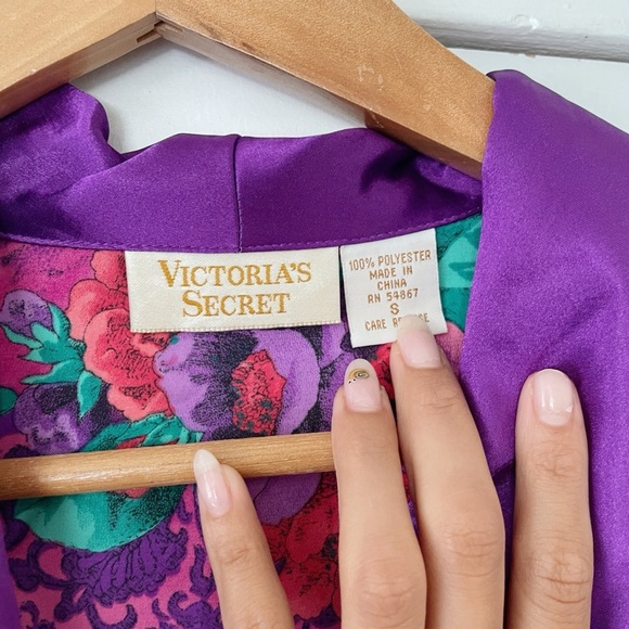 Women’s Victoria Secret Vintage Gold Label Satin Pajama Blouse Size Small silky - Picture 2 of 6